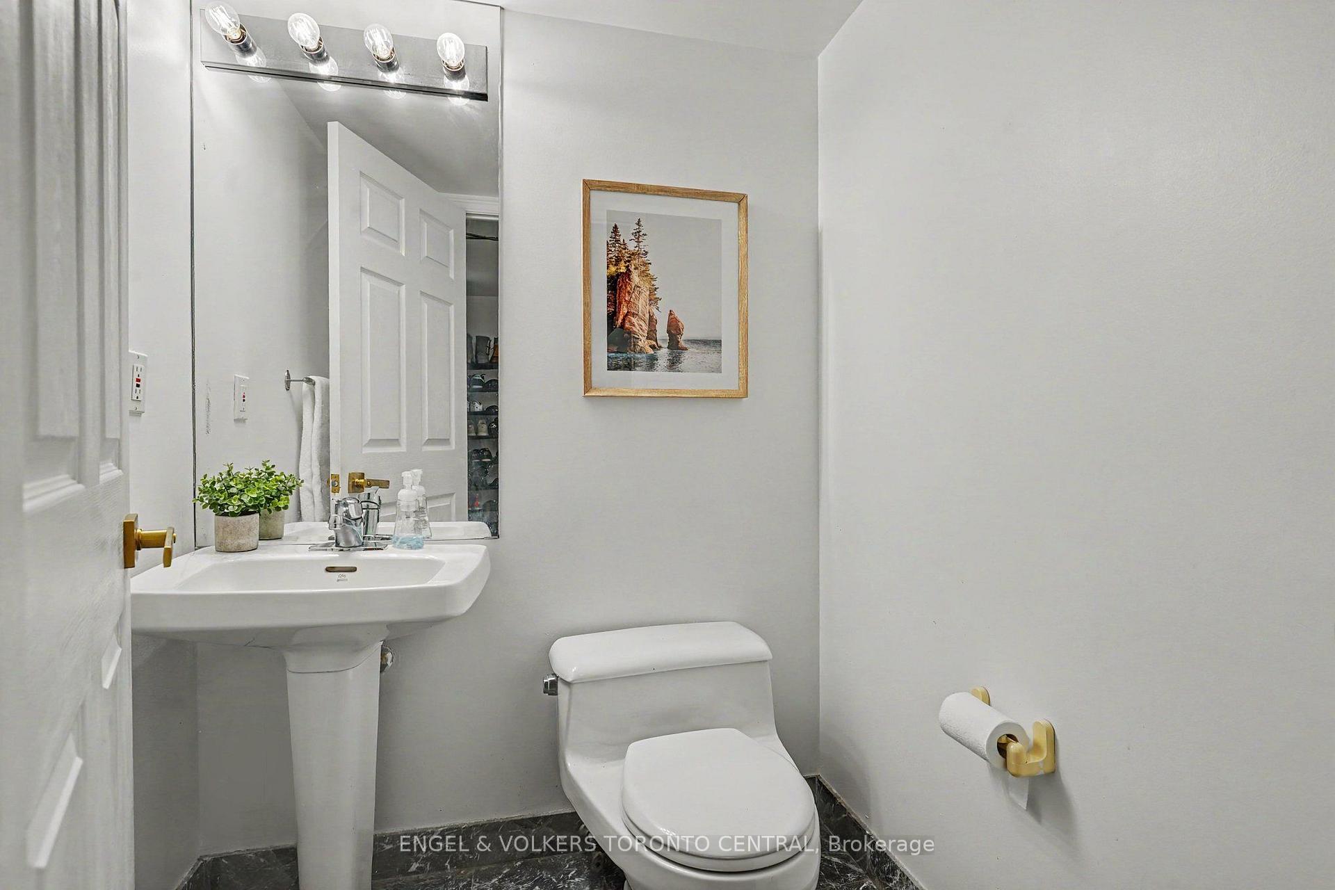 Photo 6 of Unit 601, 7 Broadway Avenue, Toronto, Mount Pleasant West — HOMEH