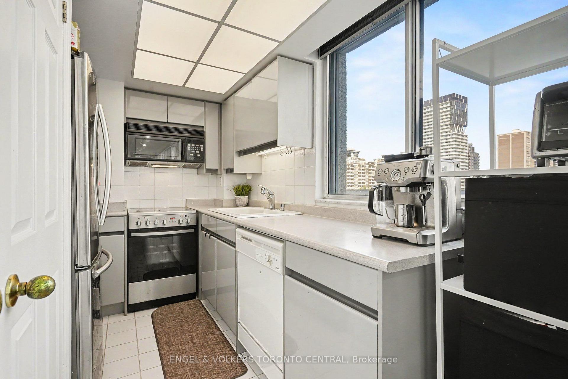 Photo 9 of Unit 601, 7 Broadway Avenue, Toronto, Mount Pleasant West — HOMEH