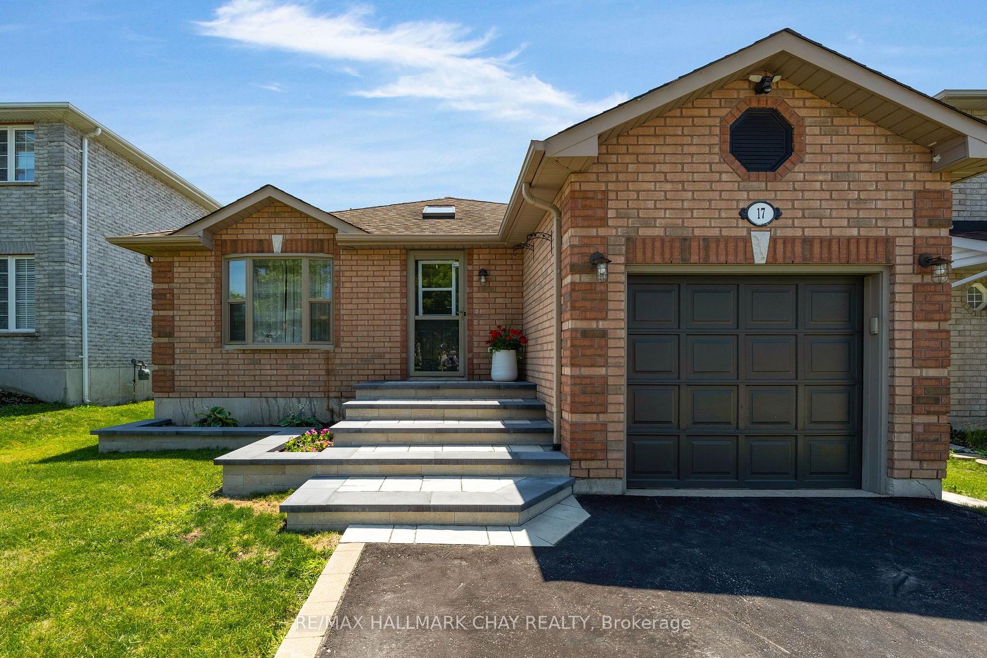 Photo 2 of 17 Benjamin Lane, Barrie, Painswick South — HOMEH