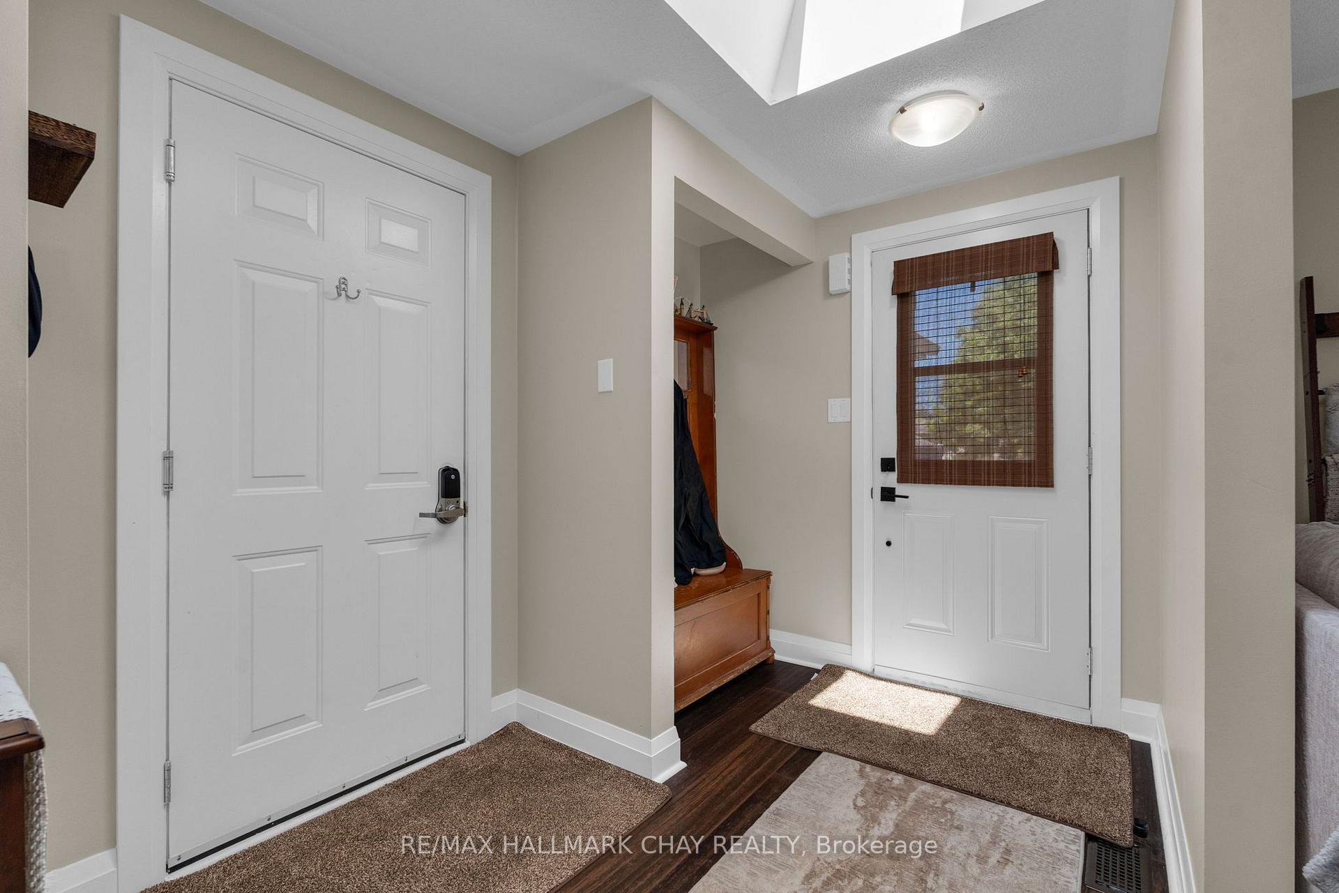 Photo 3 of 17 Benjamin Lane, Barrie, Painswick South — HOMEH