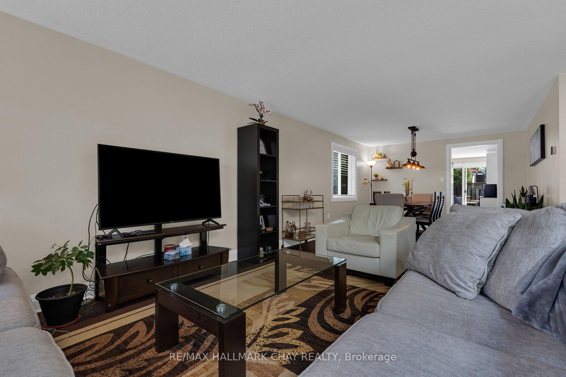 Photo 10 of 17 Benjamin Lane, Barrie, Painswick South — HOMEH
