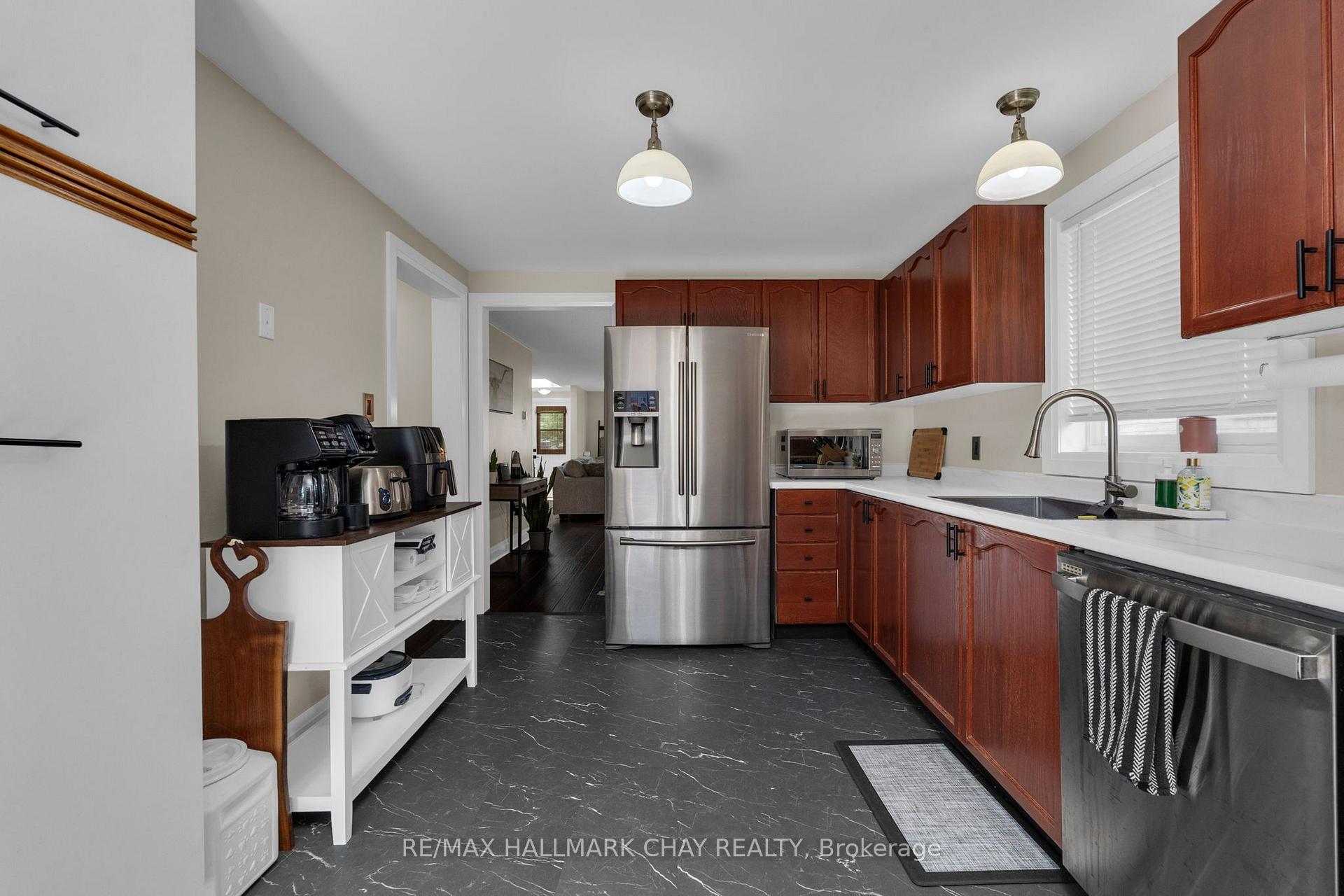 Photo 15 of 17 Benjamin Lane, Barrie, Painswick South — HOMEH