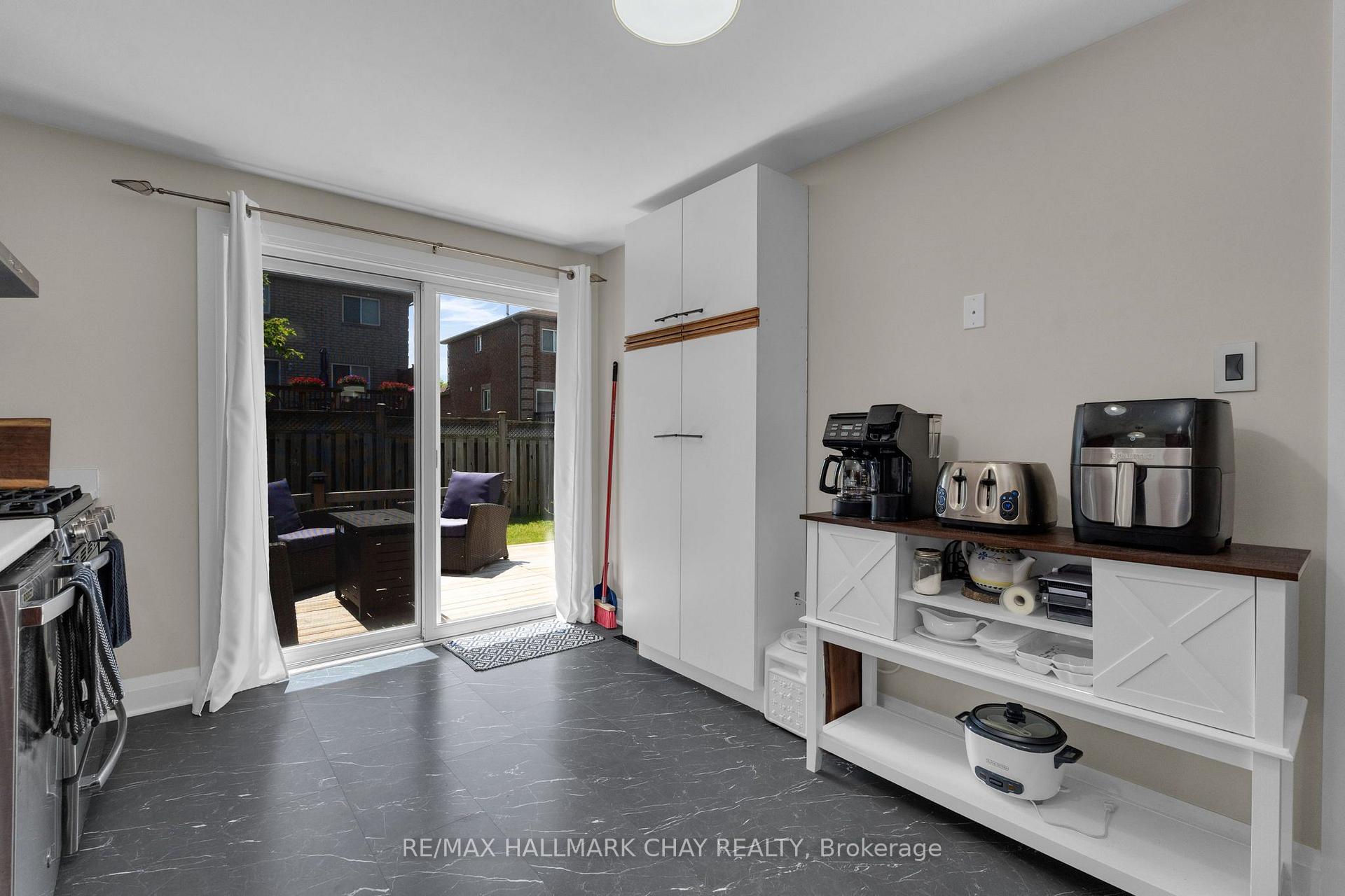Photo 16 of 17 Benjamin Lane, Barrie, Painswick South — HOMEH