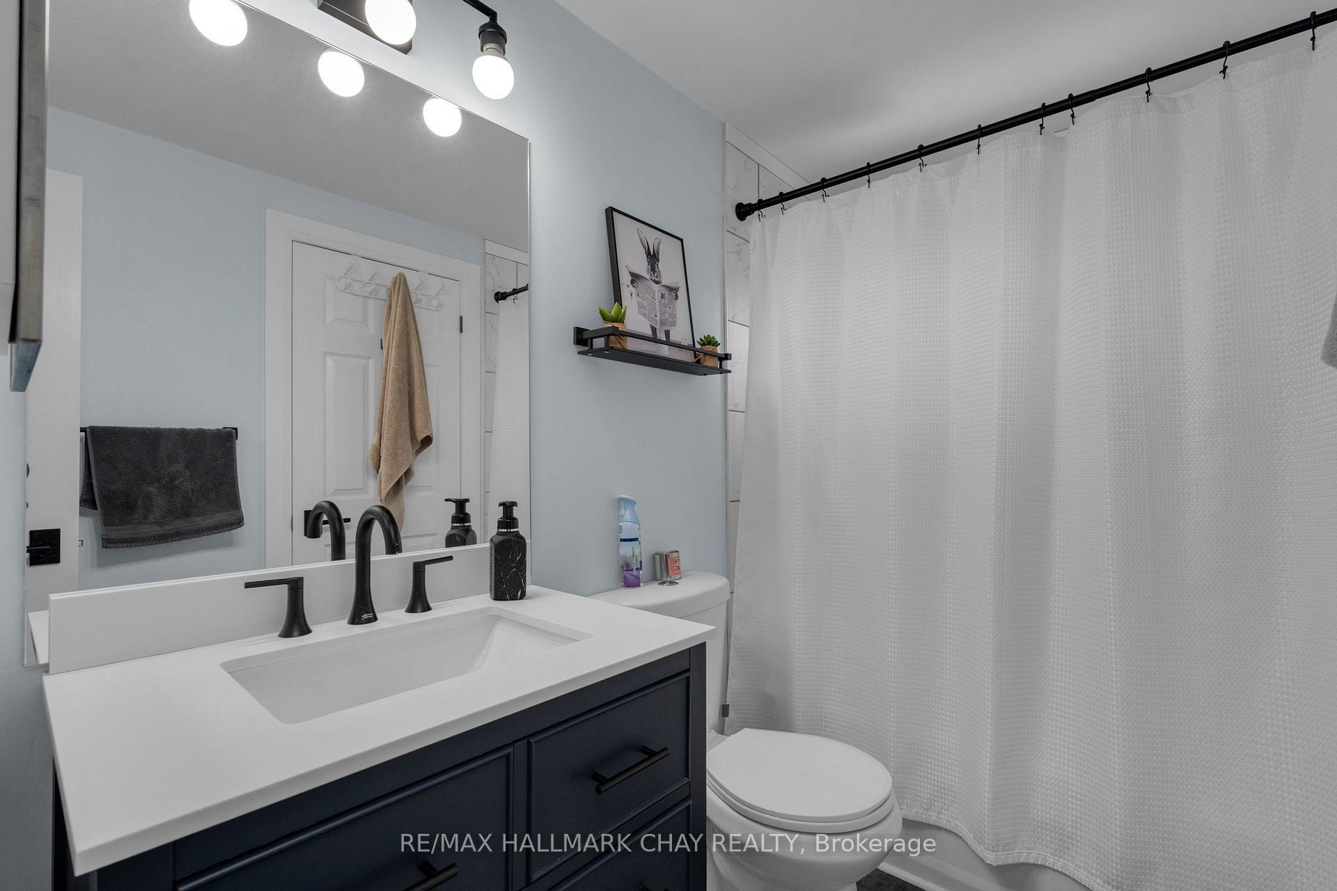 Photo 23 of 17 Benjamin Lane, Barrie, Painswick South — HOMEH