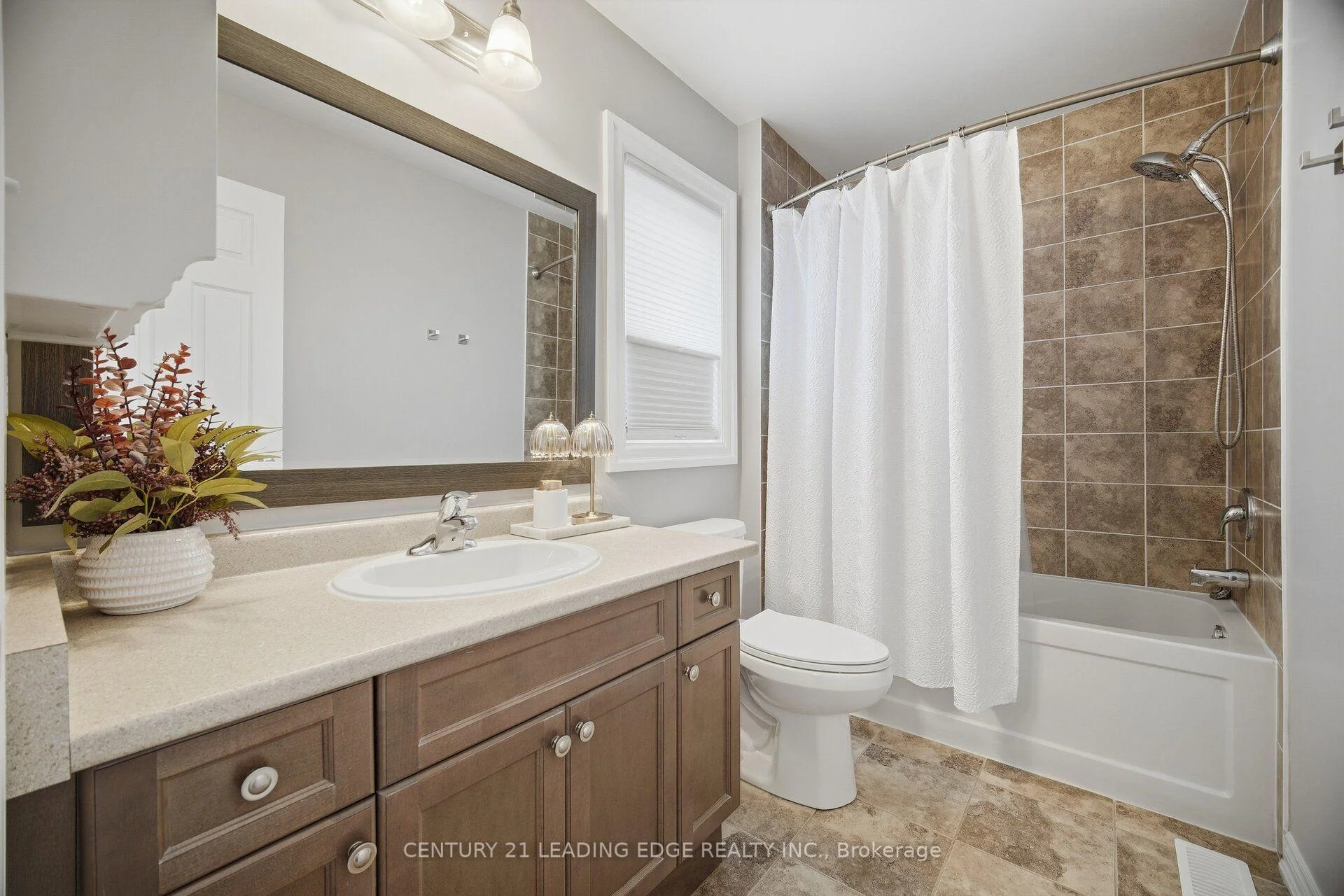 Photo 35 of 545 Gibson Crescent, Milton, Coates — HOMEH