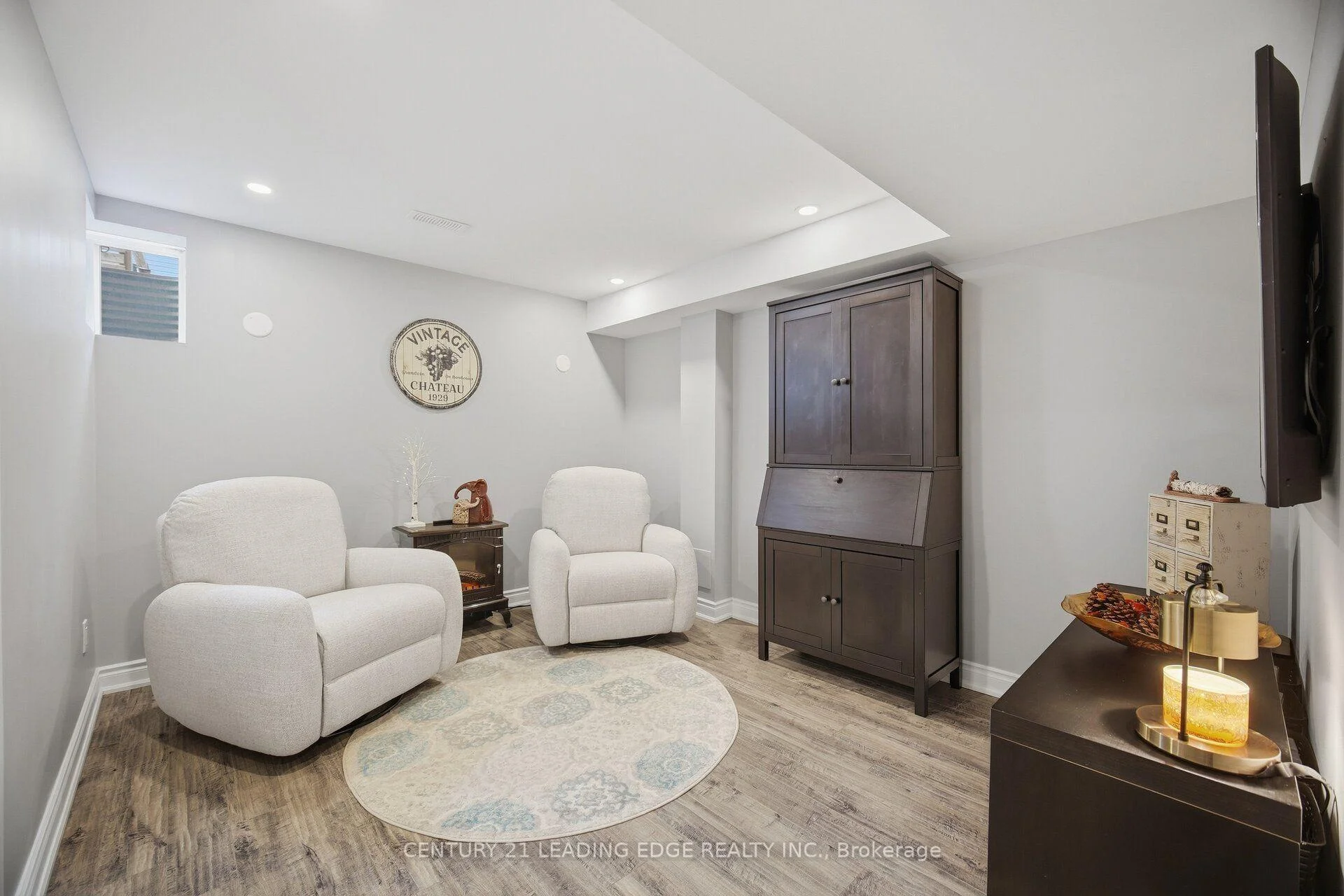 Photo 61 of 545 Gibson Crescent, Milton, Coates — HOMEH