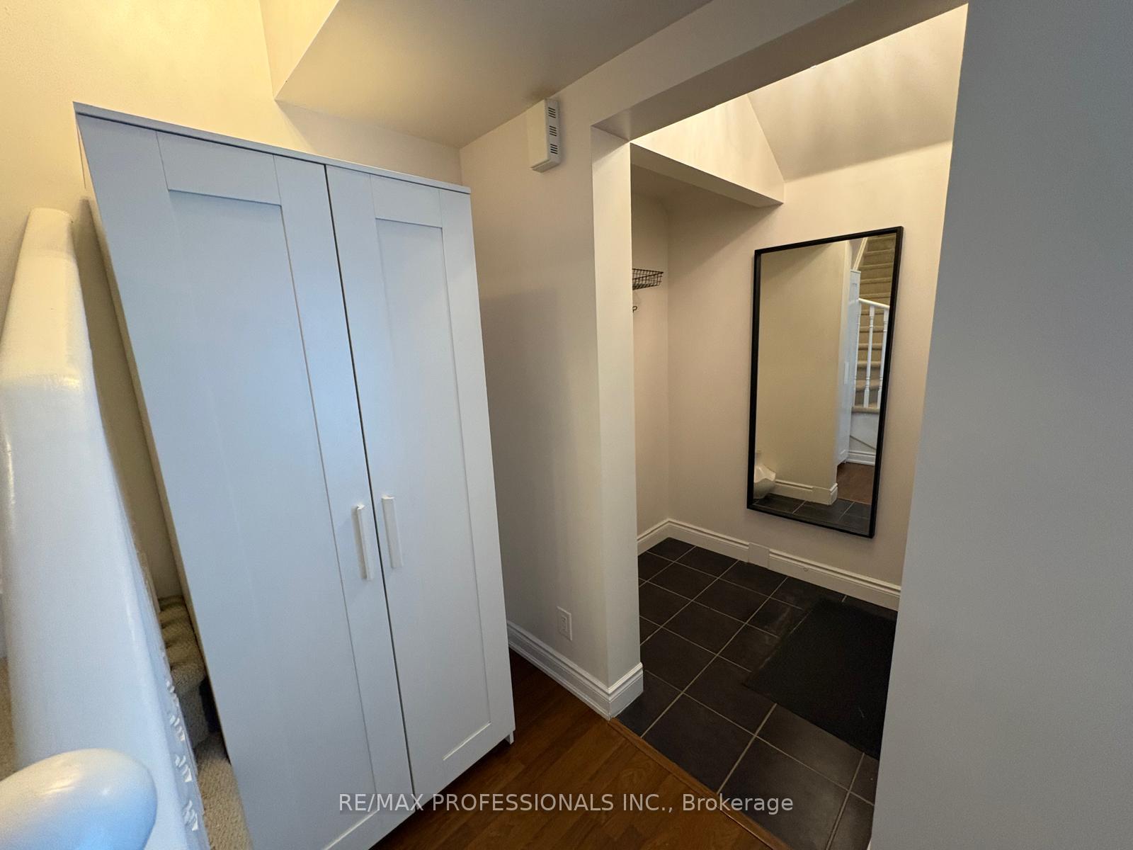Photo 6 of Unit 104, 5 Richgrove Drive E, Etobicoke, Willowridge-Martingrove-Richview — HOMEH