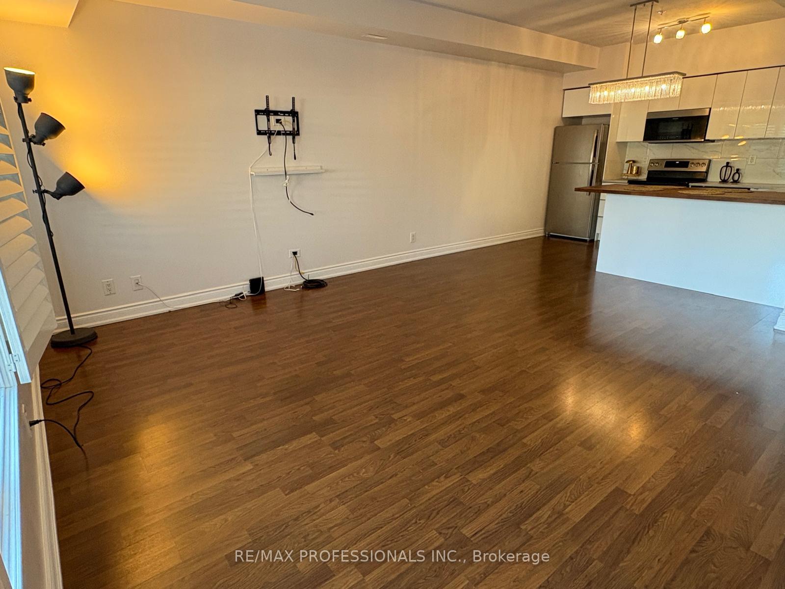 Photo 7 of Unit 104, 5 Richgrove Drive E, Etobicoke, Willowridge-Martingrove-Richview — HOMEH
