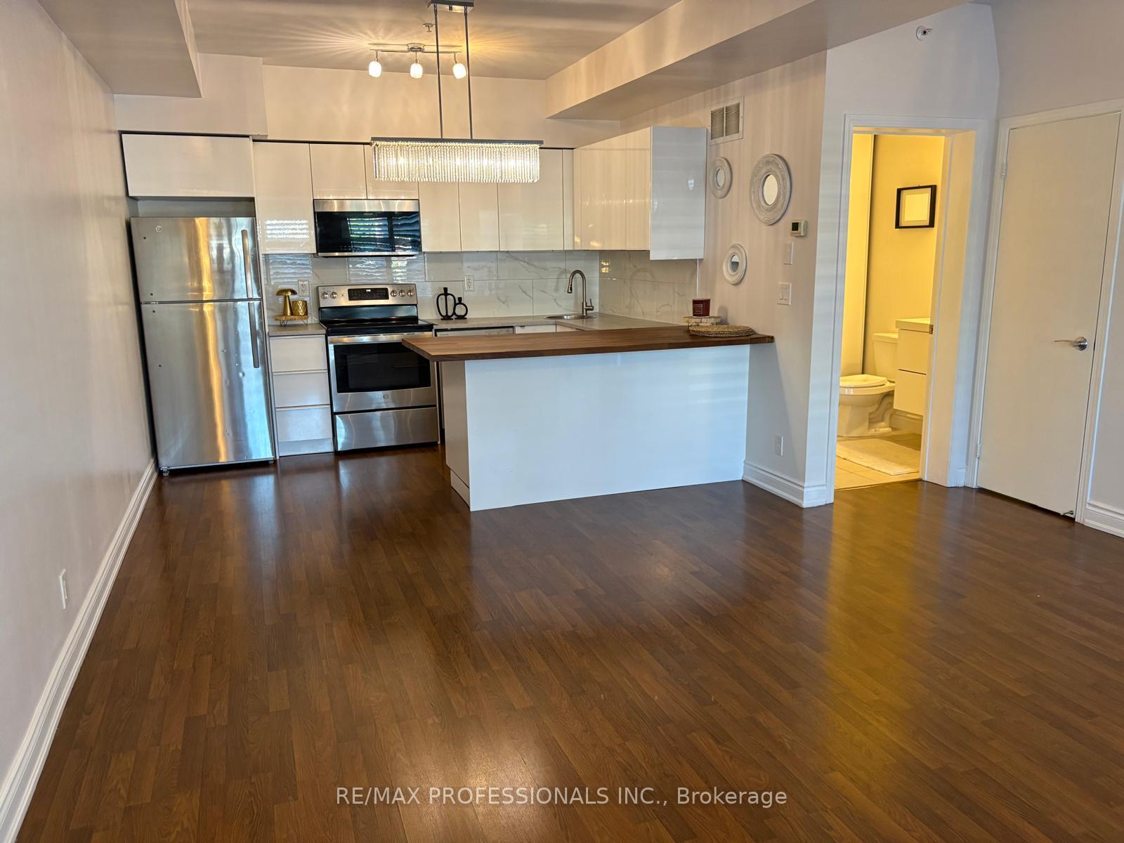 Photo 9 of Unit 104, 5 Richgrove Drive E, Etobicoke, Willowridge-Martingrove-Richview — HOMEH