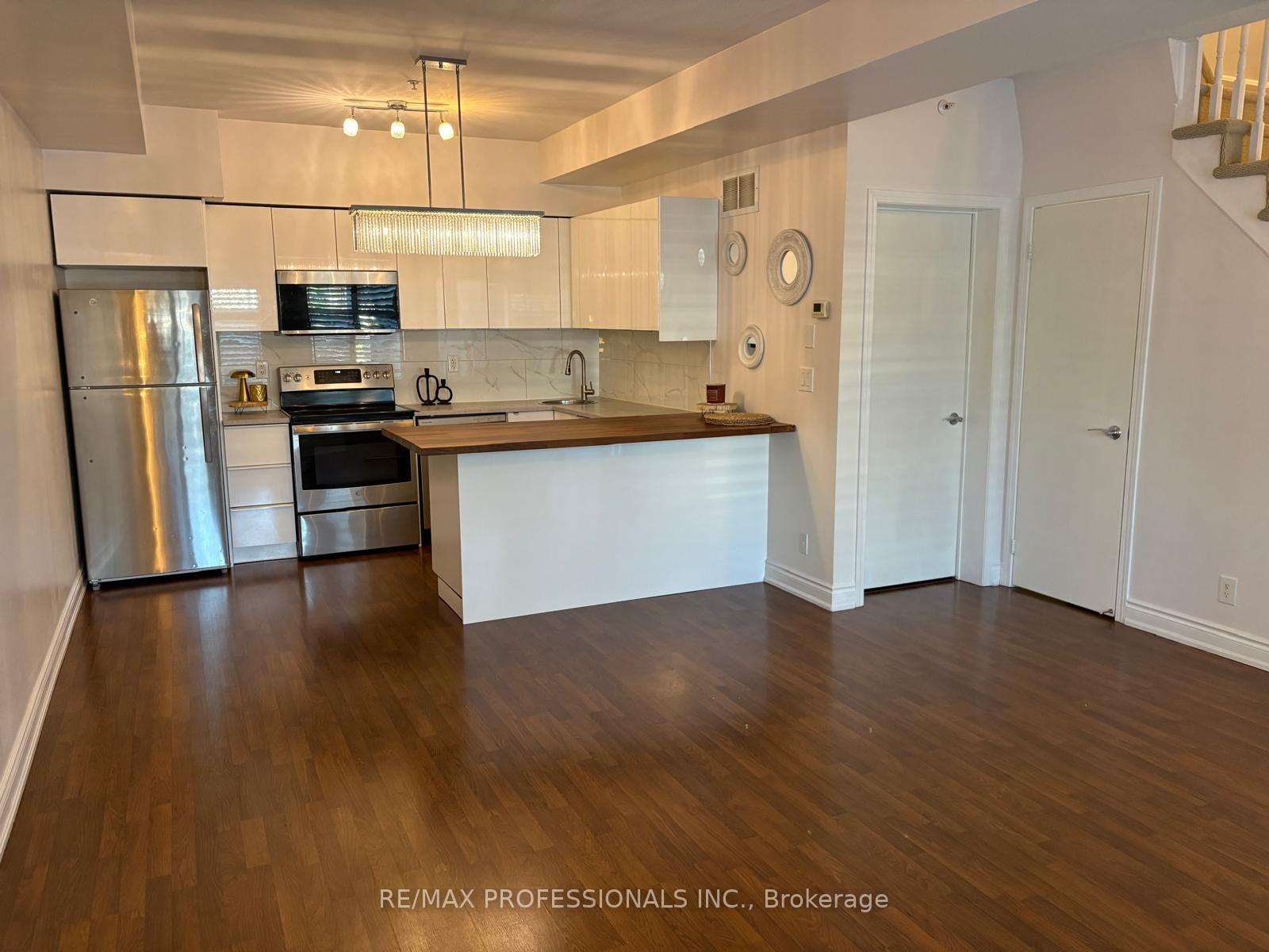 Photo 10 of Unit 104, 5 Richgrove Drive E, Etobicoke, Willowridge-Martingrove-Richview — HOMEH