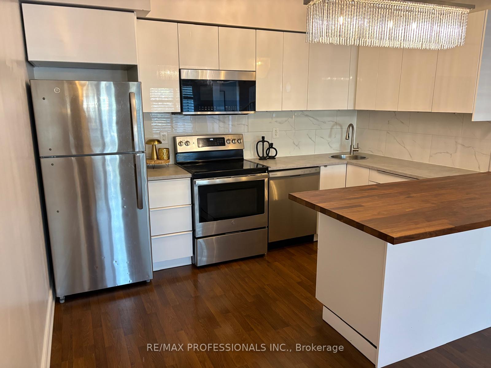 Photo 11 of Unit 104, 5 Richgrove Drive E, Etobicoke, Willowridge-Martingrove-Richview — HOMEH