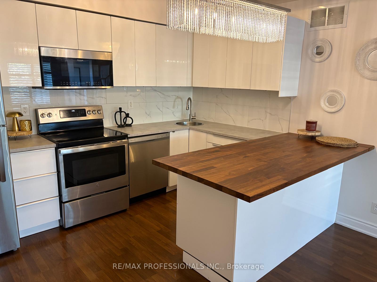 Photo 12 of Unit 104, 5 Richgrove Drive E, Etobicoke, Willowridge-Martingrove-Richview — HOMEH
