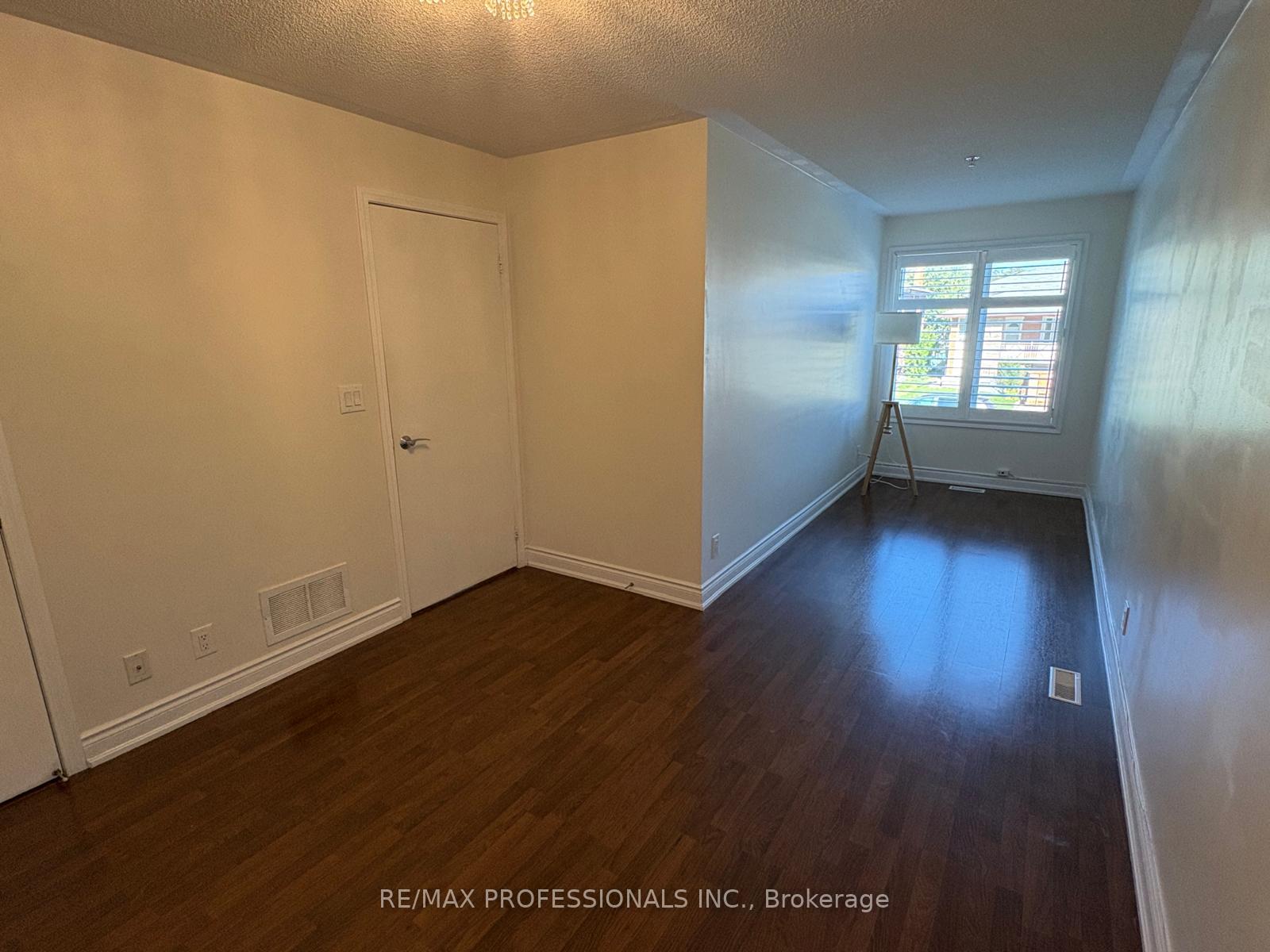 Photo 17 of Unit 104, 5 Richgrove Drive E, Etobicoke, Willowridge-Martingrove-Richview — HOMEH