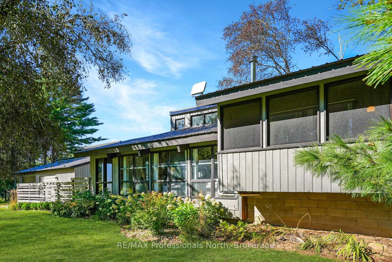 Photo 2 of 1012 Shetland Road, Minden Hills, Lutterworth — HOMEH