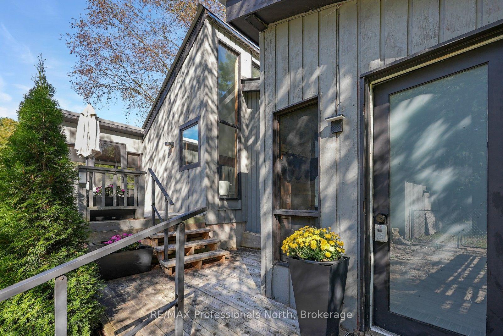 Photo 9 of 1012 Shetland Road, Minden Hills, Lutterworth — HOMEH