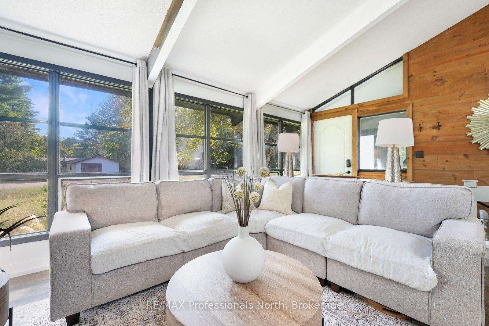 Photo 16 of 1012 Shetland Road, Minden Hills, Lutterworth — HOMEH