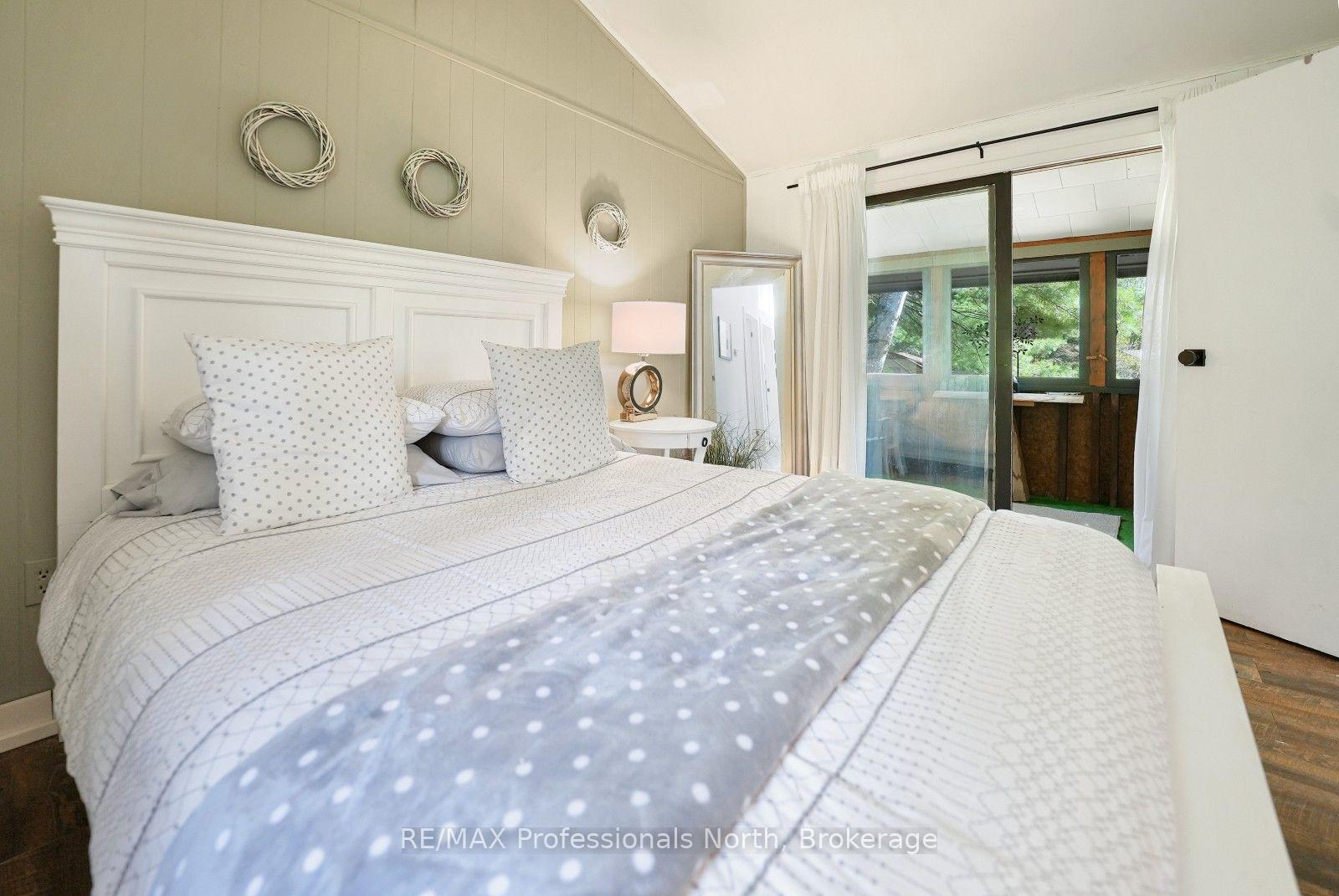 Photo 34 of 1012 Shetland Road, Minden Hills, Lutterworth — HOMEH