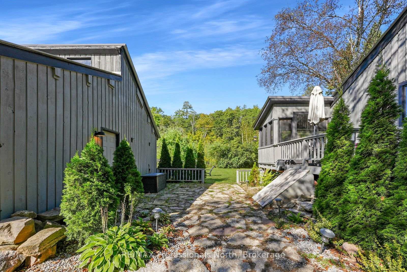 Photo 39 of 1012 Shetland Road, Minden Hills, Lutterworth — HOMEH