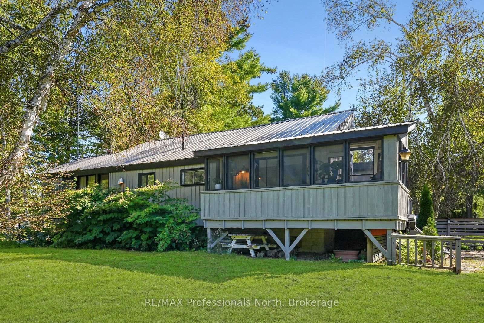 Photo 41 of 1012 Shetland Road, Minden Hills, Lutterworth — HOMEH