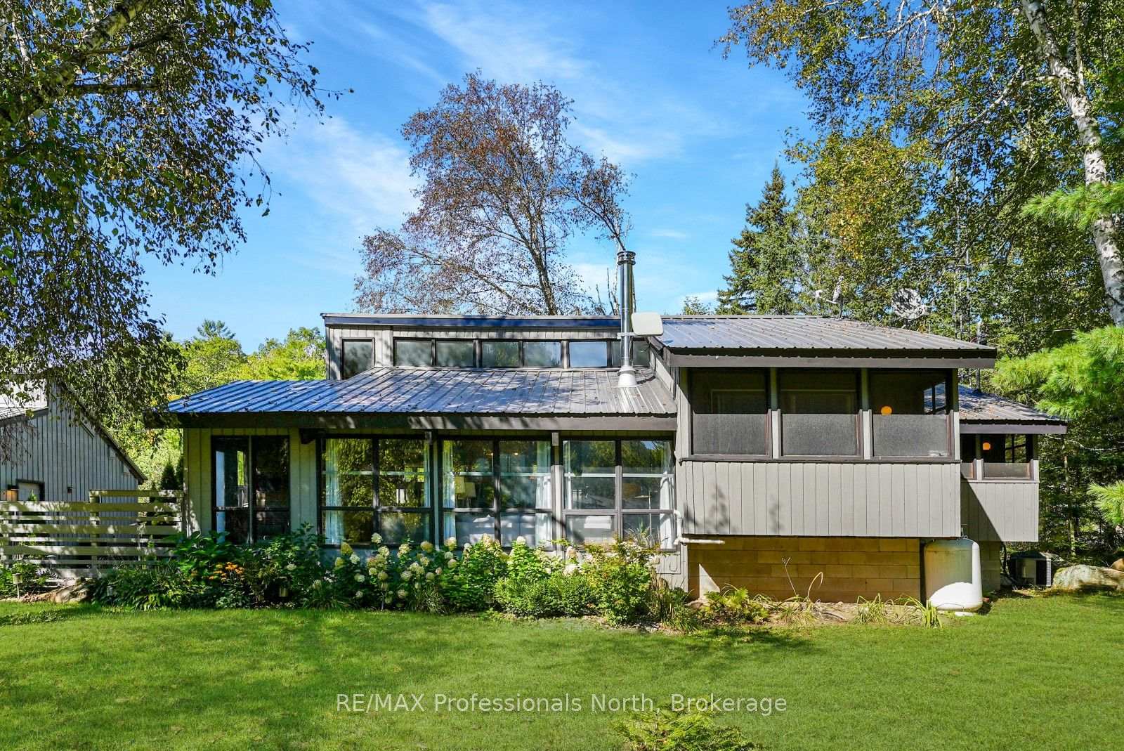 Photo 47 of 1012 Shetland Road, Minden Hills, Lutterworth — HOMEH