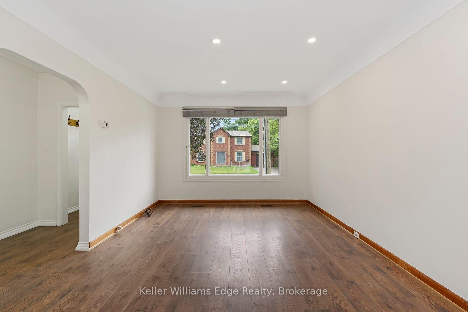 Photo 5 of 292 Mill Street E, Halton Hills, Acton — HOMEH