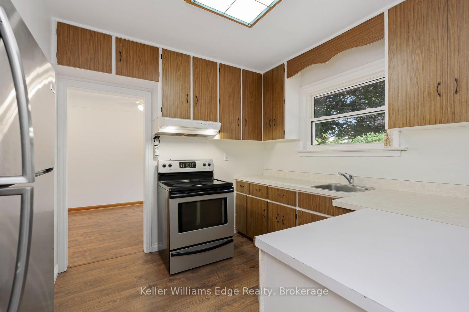 Photo 12 of 292 Mill Street E, Halton Hills, Acton — HOMEH