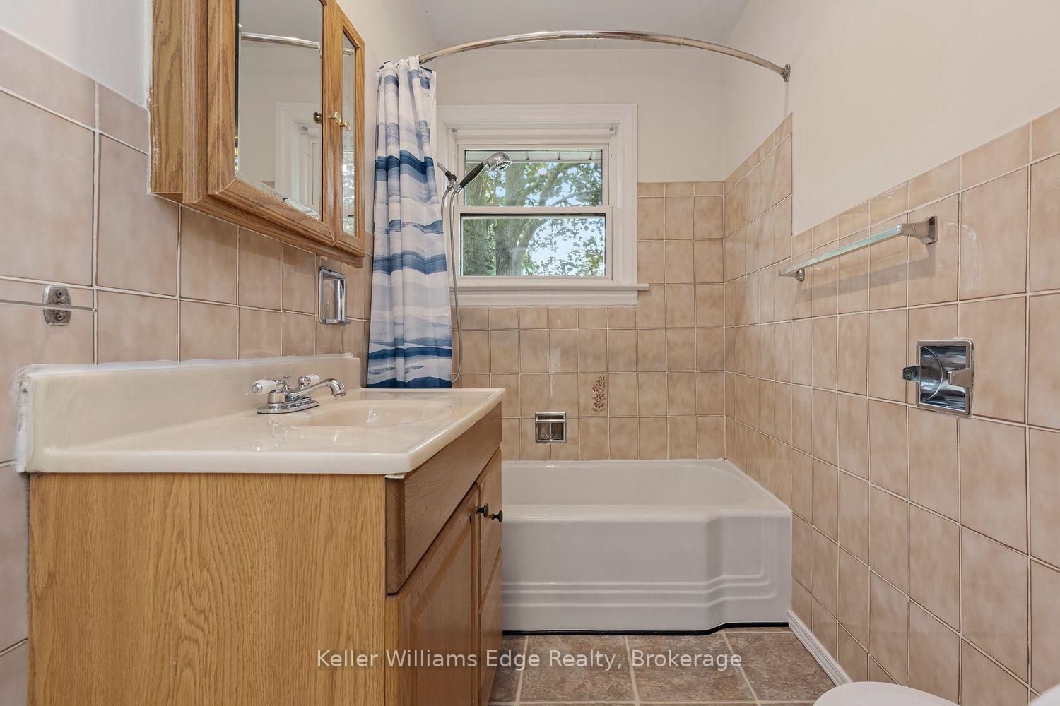 Photo 17 of 292 Mill Street E, Halton Hills, Acton — HOMEH