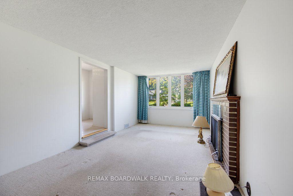 Photo 10 of 60 Northpark Drive, Ottawa, Blackburn Hamlet — HOMEH