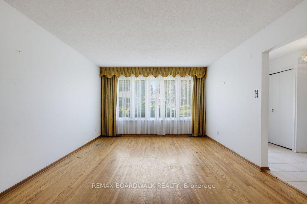 Photo 12 of 60 Northpark Drive, Ottawa, Blackburn Hamlet — HOMEH