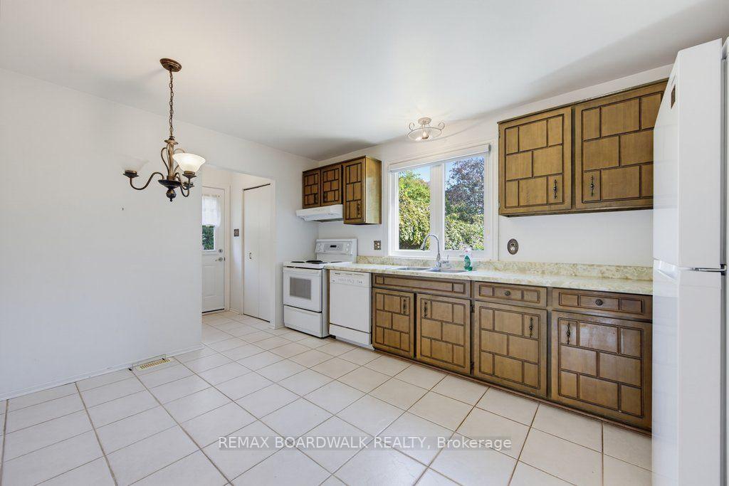 Photo 19 of 60 Northpark Drive, Ottawa, Blackburn Hamlet — HOMEH
