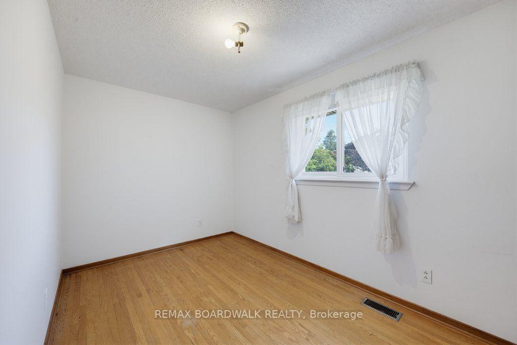 Photo 18 of 60 Northpark Drive, Ottawa, Blackburn Hamlet — HOMEH