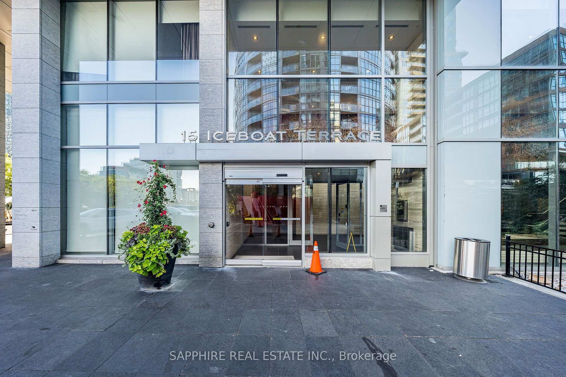 Photo 5 of Unit 541, 15 Iceboat Terrace, Toronto, Waterfront Communities — HOMEH