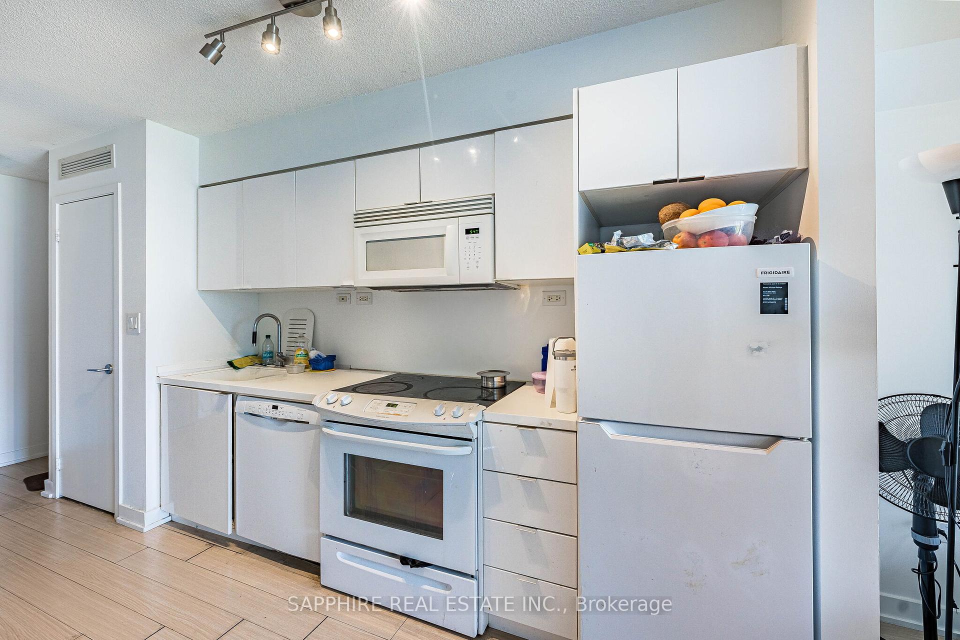 Photo 13 of Unit 541, 15 Iceboat Terrace, Toronto, Waterfront Communities — HOMEH