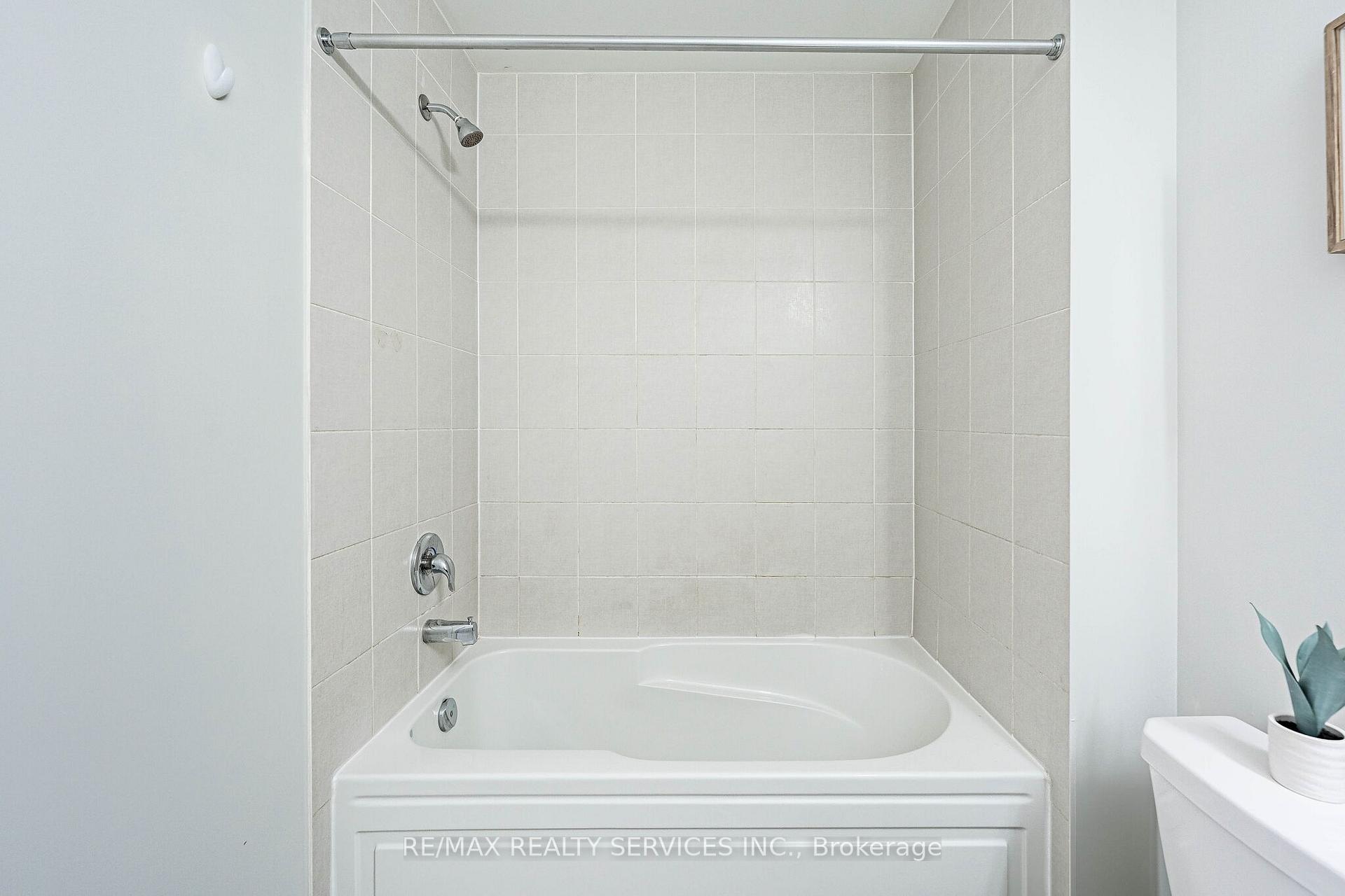Photo 38 of 60 Brixham Lane, Brampton, Northwest Brampton — HOMEH
