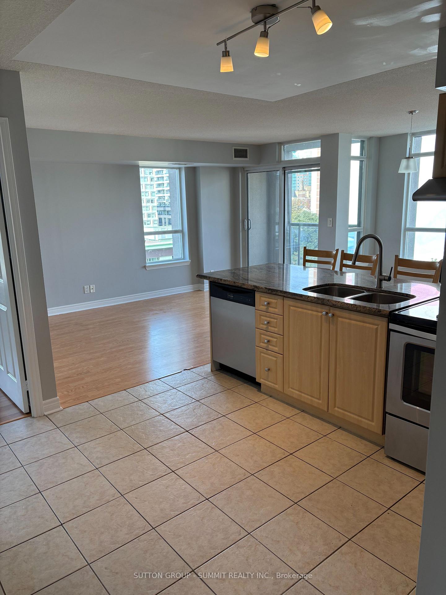 Photo 7 of Unit 805, 225 Wellesley Street E, Toronto, Cabbagetown-South St. James Town — HOMEH