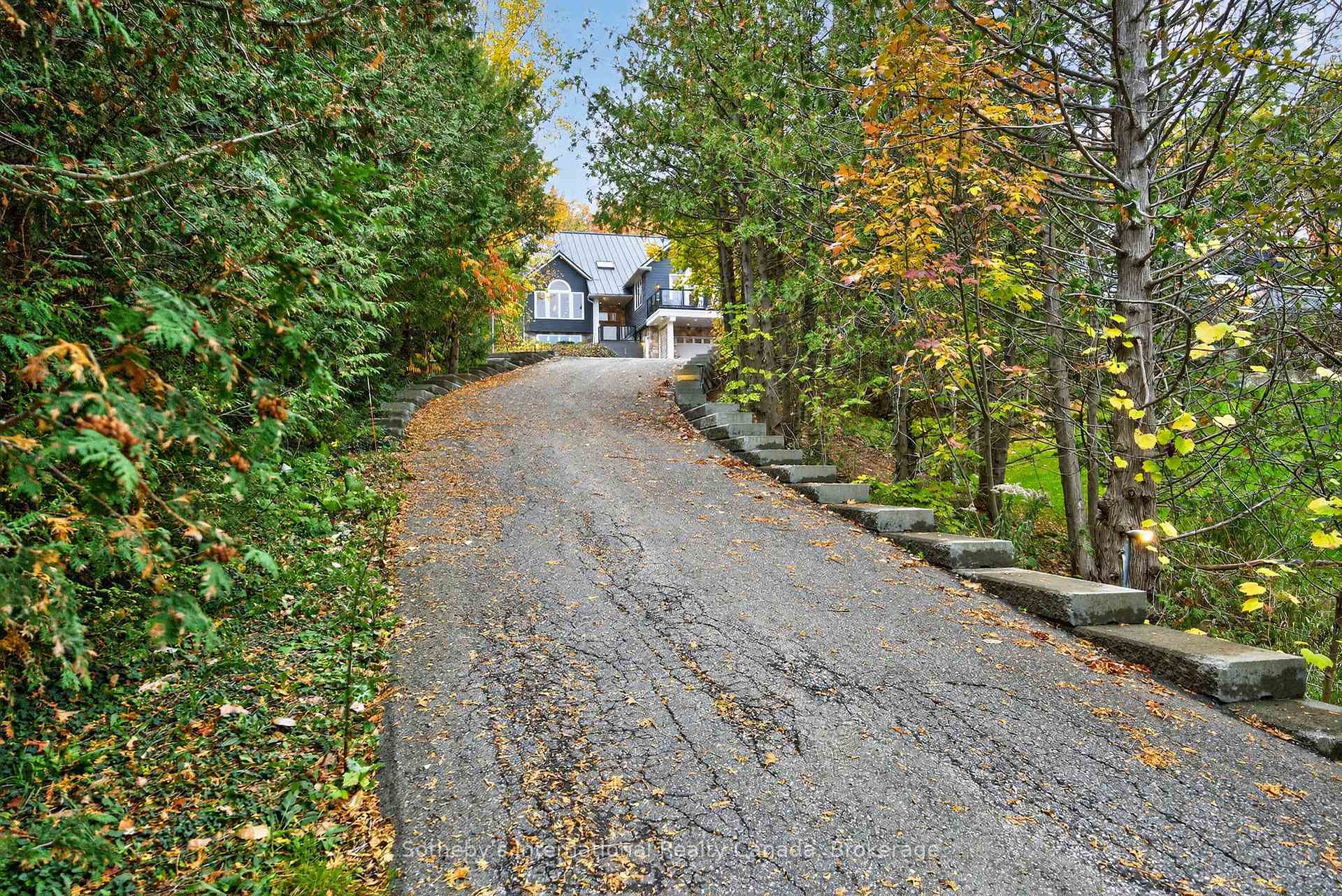 Photo 3 of 112 Arrowhead Crescent, Blue Mountains — HOMEH