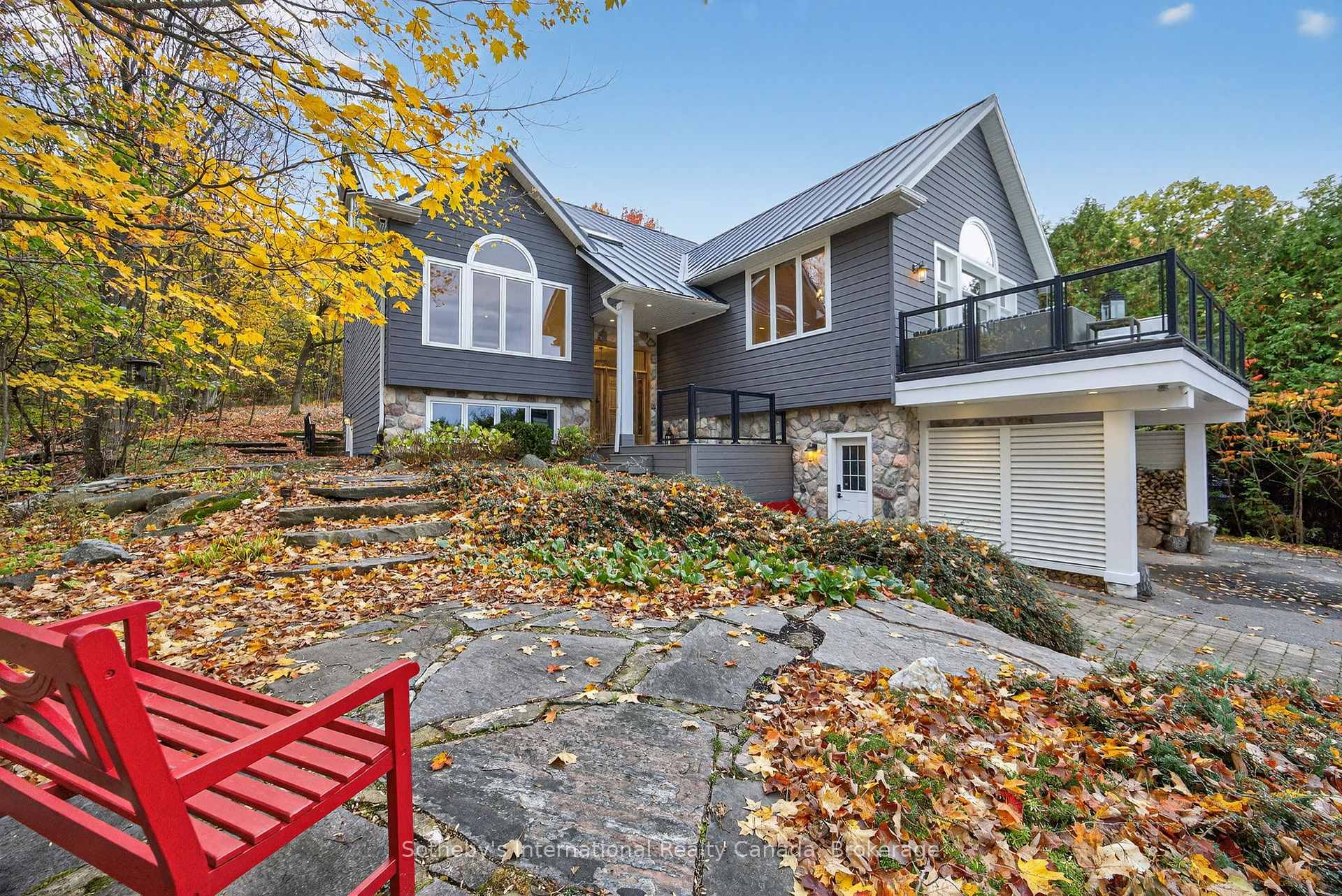 Photo 5 of 112 Arrowhead Crescent, Blue Mountains — HOMEH