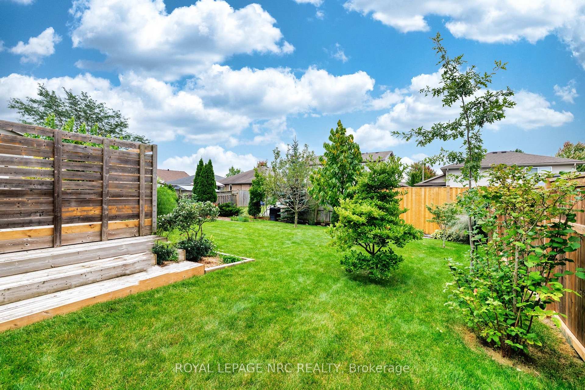 Photo 2 of 8394 Greenfield Crescent, Niagara Falls, Forestview — HOMEH