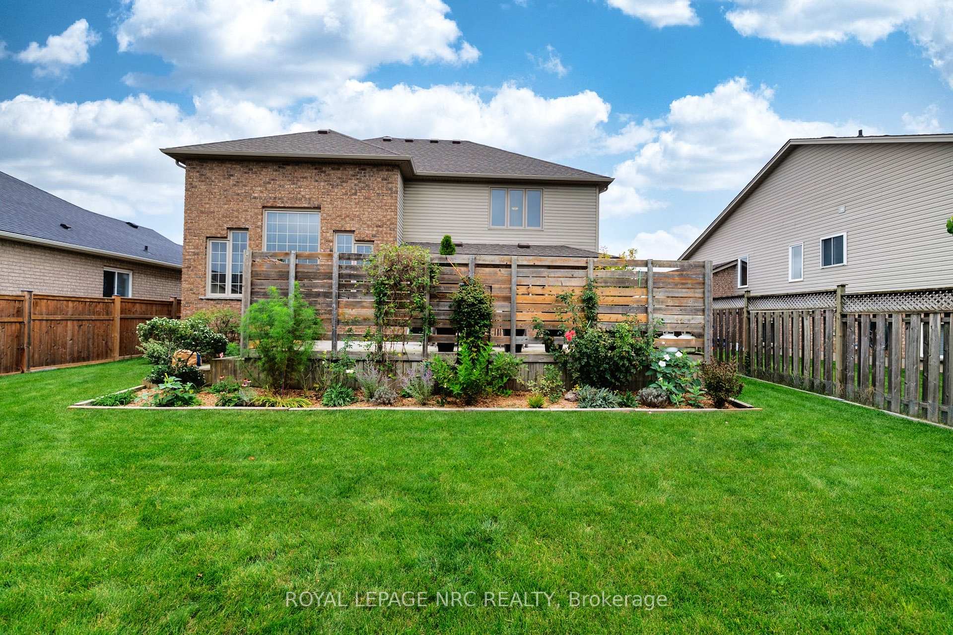 Photo 3 of 8394 Greenfield Crescent, Niagara Falls, Forestview — HOMEH