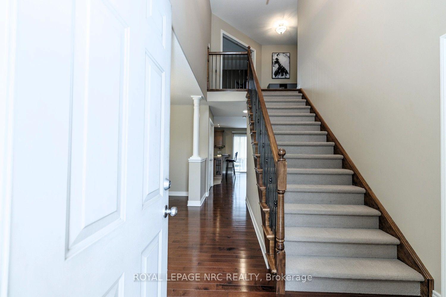 Photo 4 of 8394 Greenfield Crescent, Niagara Falls, Forestview — HOMEH