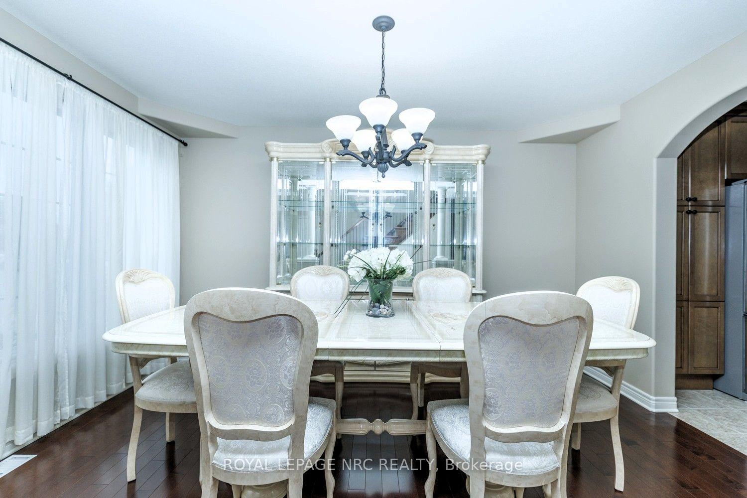 Photo 7 of 8394 Greenfield Crescent, Niagara Falls, Forestview — HOMEH
