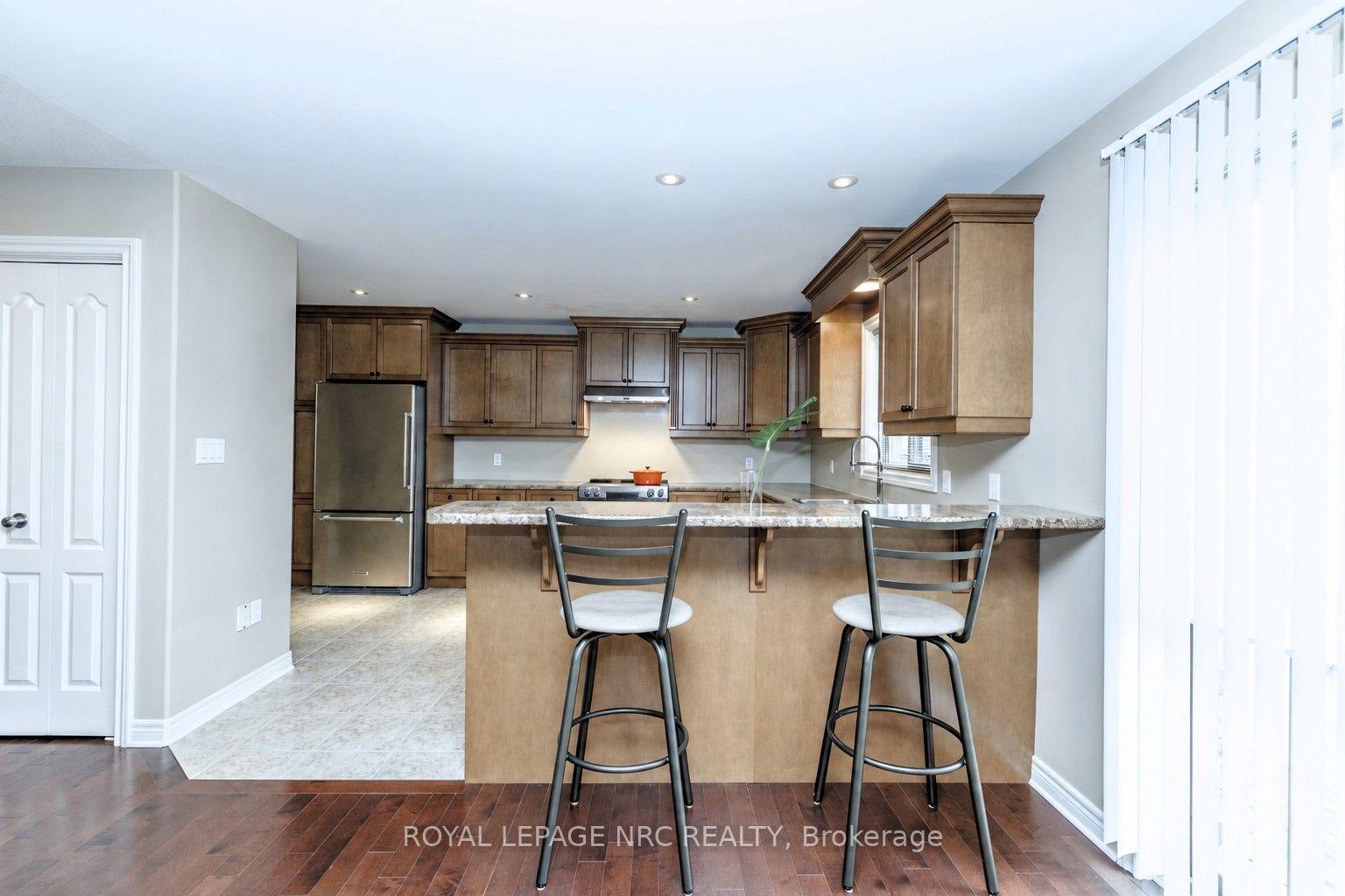 Photo 14 of 8394 Greenfield Crescent, Niagara Falls, Forestview — HOMEH