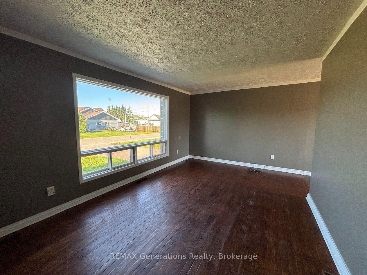 Photo 3 of 31 Brooks Street, Manitouwadge, TB-73 — HOMEH