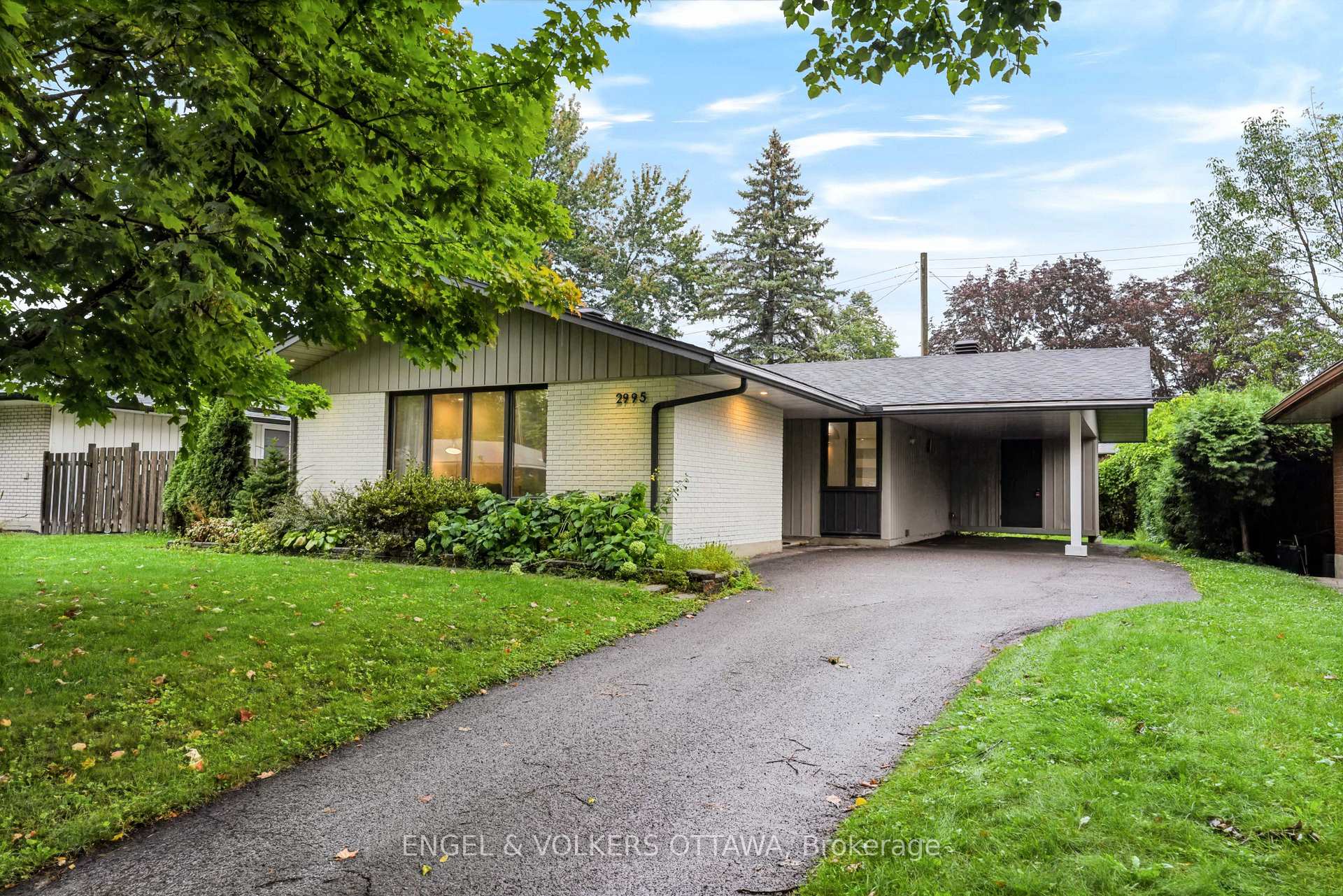 Photo 1 of 2995 Cowan Crescent, Ottawa, Riverside Park South — HOMEH