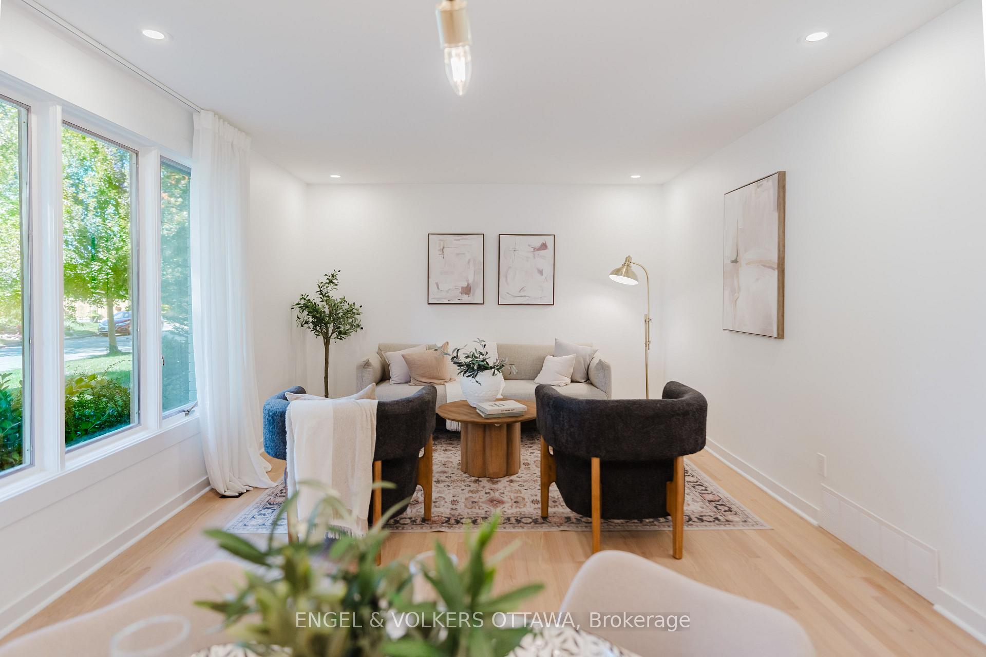 Photo 13 of 2995 Cowan Crescent, Ottawa, Riverside Park South — HOMEH