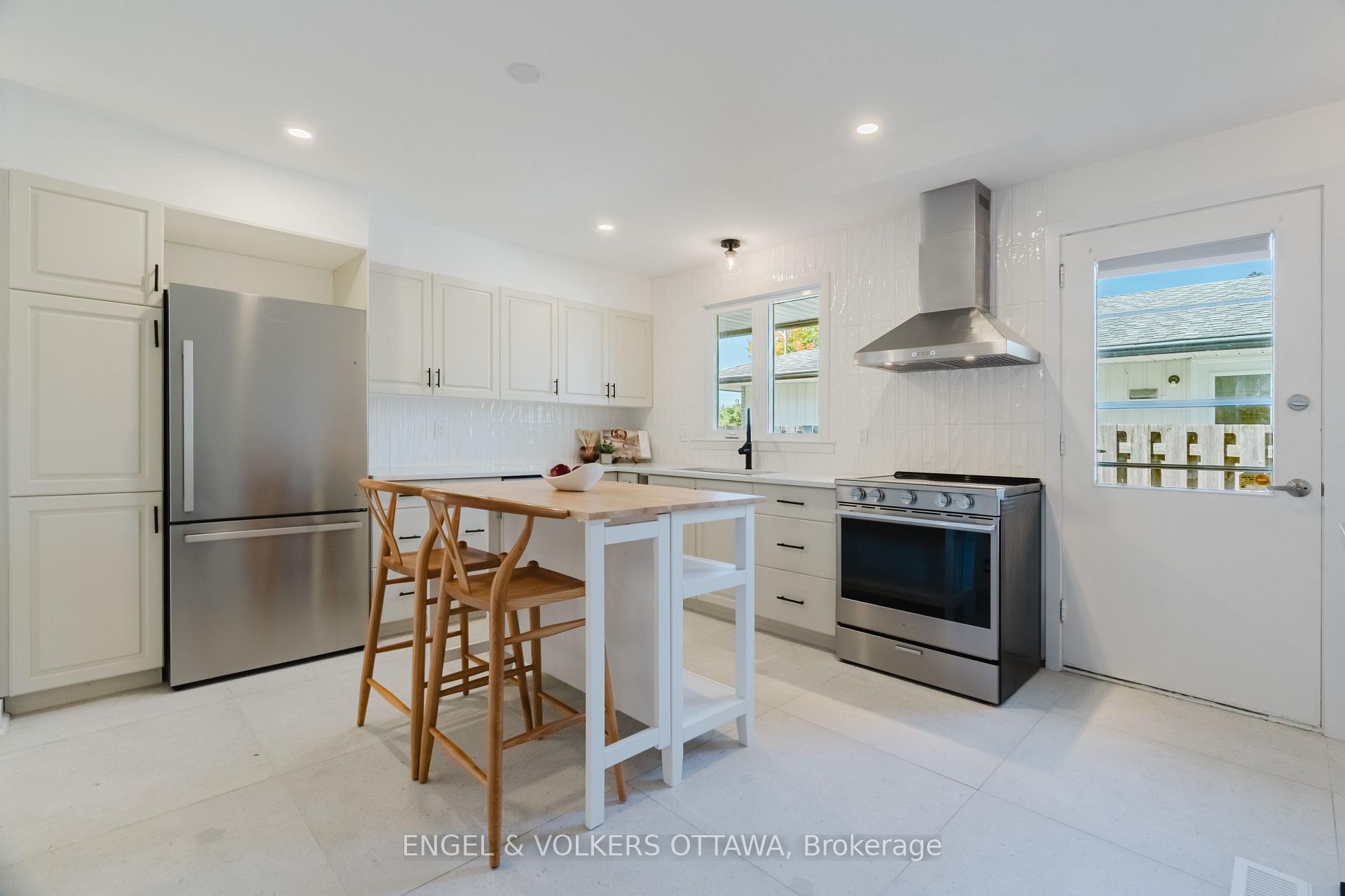Photo 25 of 2995 Cowan Crescent, Ottawa, Riverside Park South — HOMEH