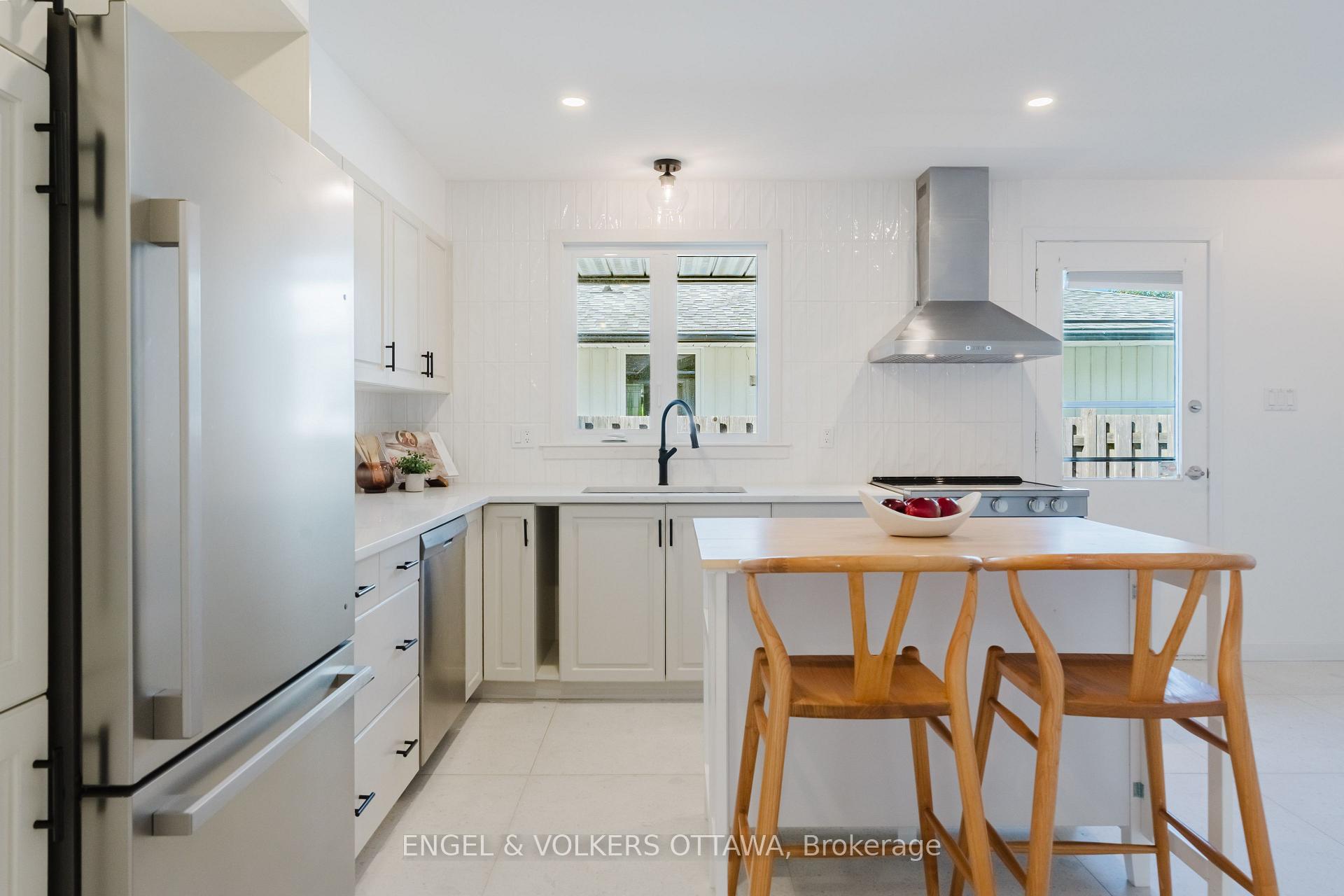 Photo 23 of 2995 Cowan Crescent, Ottawa, Riverside Park South — HOMEH