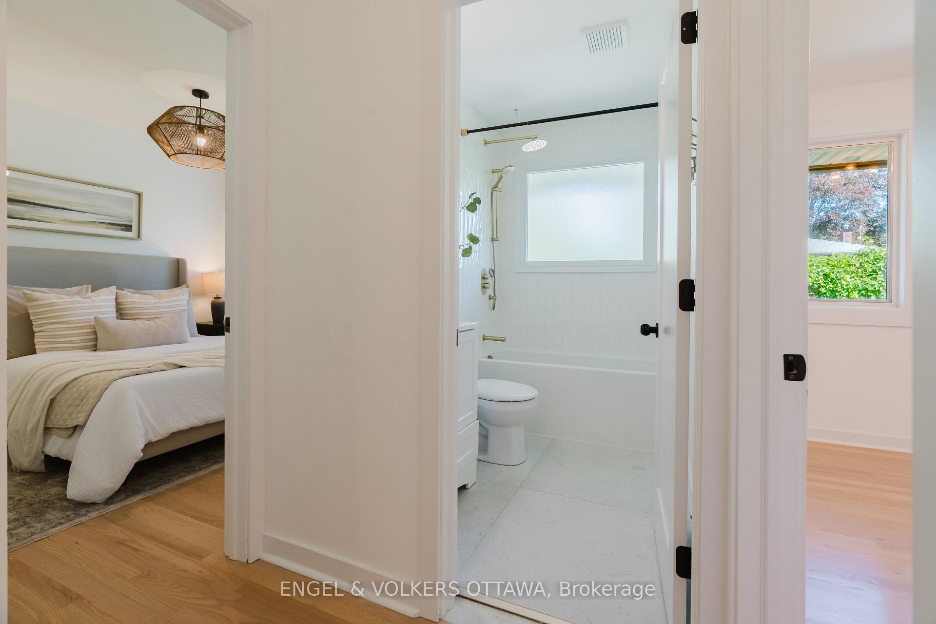 Photo 35 of 2995 Cowan Crescent, Ottawa, Riverside Park South — HOMEH