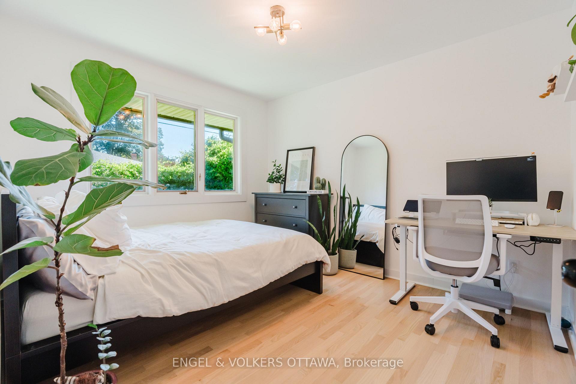 Photo 36 of 2995 Cowan Crescent, Ottawa, Riverside Park South — HOMEH