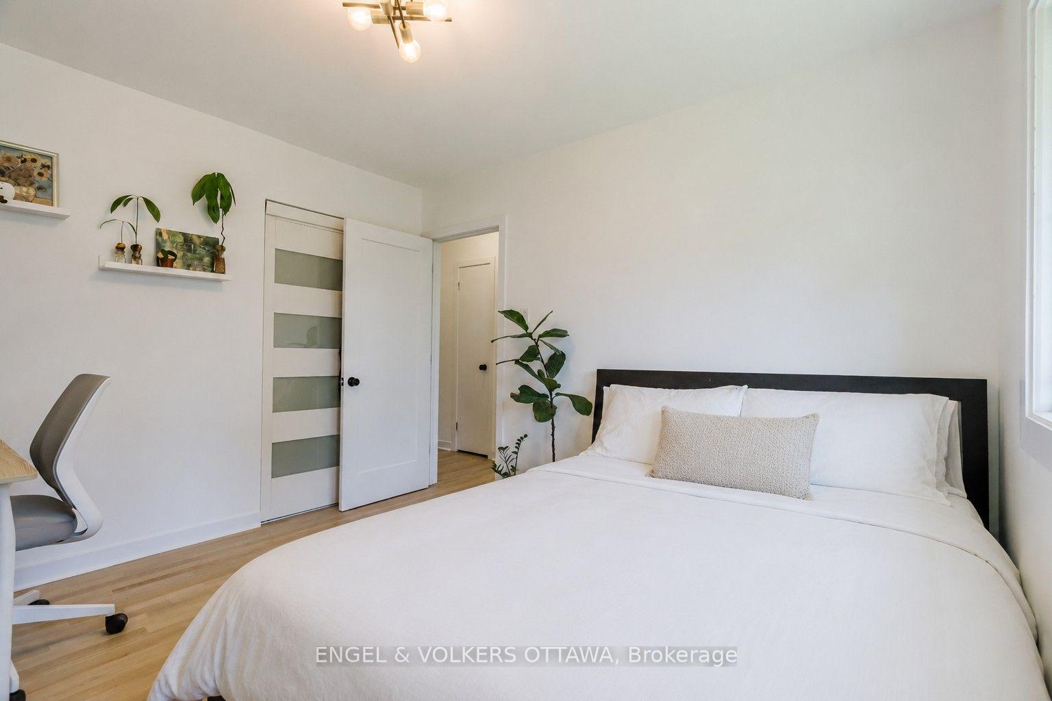 Photo 37 of 2995 Cowan Crescent, Ottawa, Riverside Park South — HOMEH